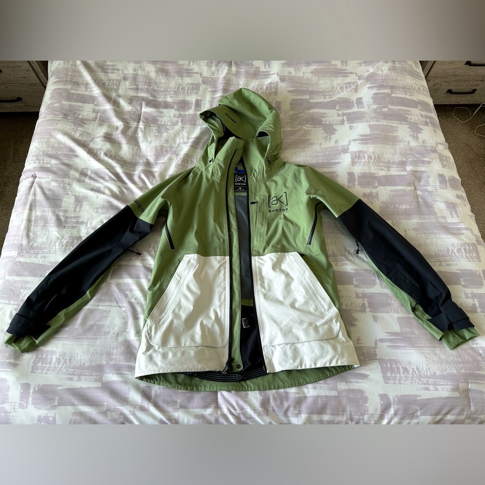 Burton women’s AK Kimmy 3L Gore Tex Stretch Jacket